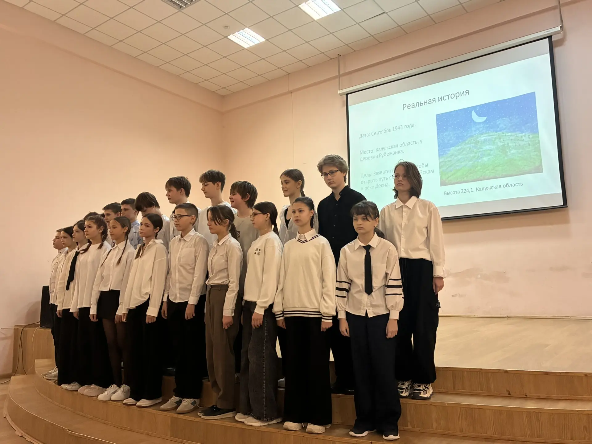 🎤 Патриотический фестиваль «Битва хоров» объединил семиклассников 🎤  В преддверии Дня защитника Отеч