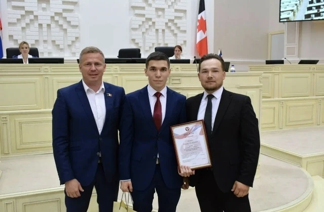 Студент ИжГТУ – призер конкурса «Законодательная инициатива. Молодёжь Удмуртии»

📅 5 июня состоялас