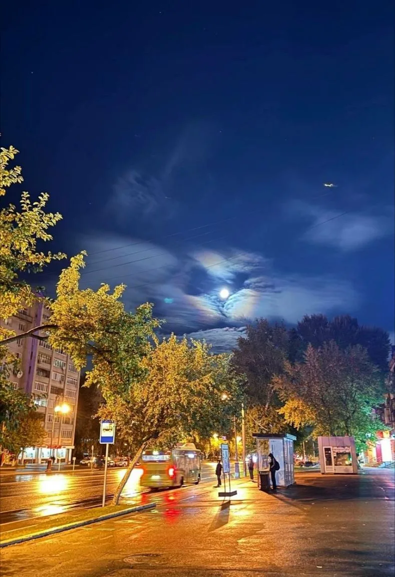 😍Лунное гало наблюдали ночью над Тюменью