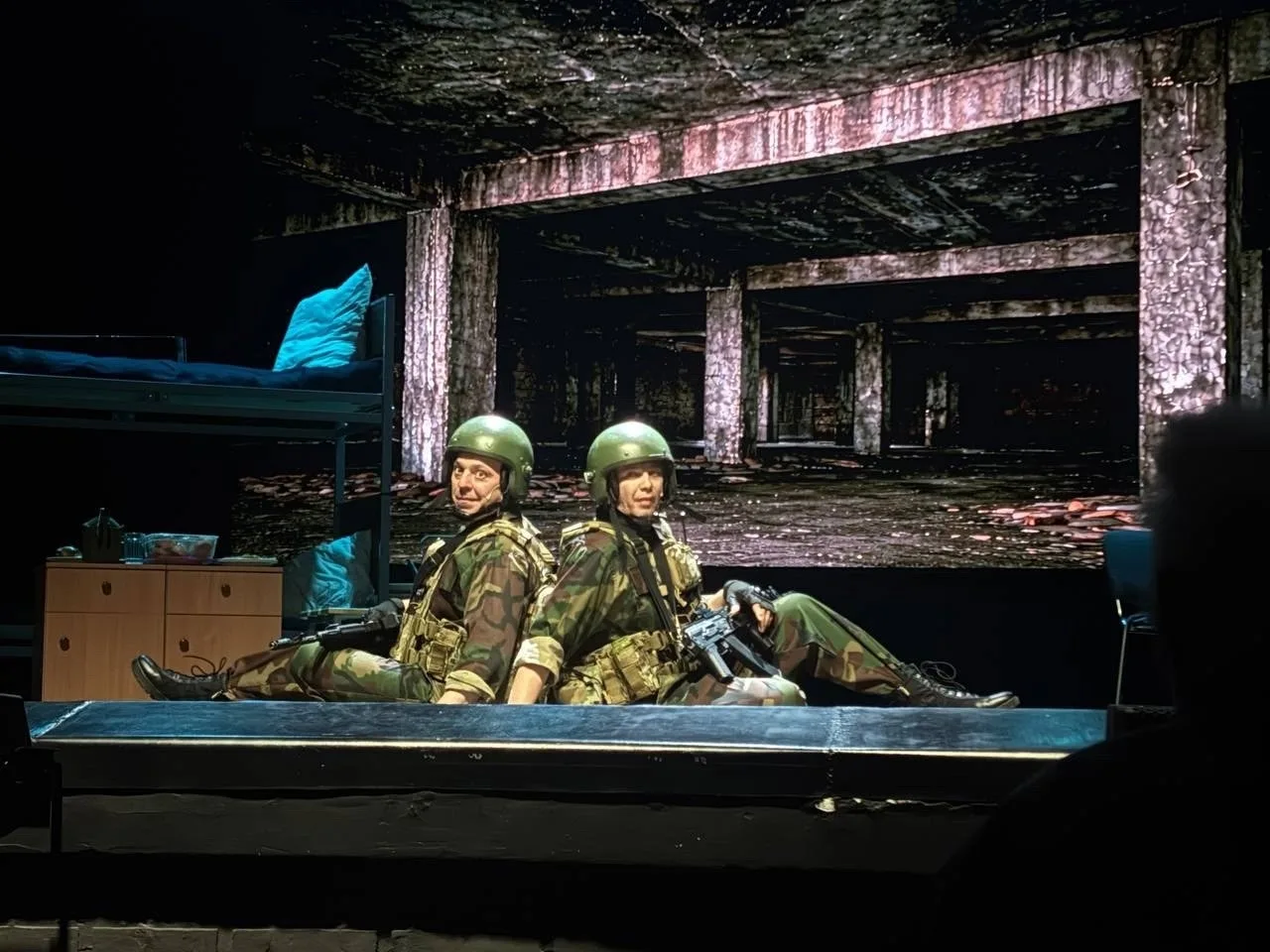 🎭 Учащиеся нашей гимназии посетили ДК «Пролетарка» и посмотрели музыкально-патриотический спектакль 