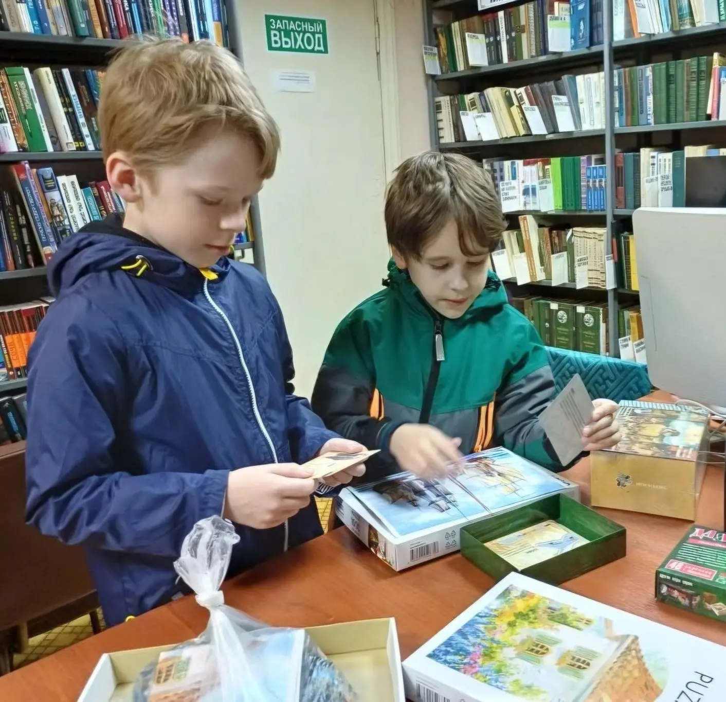 В рамках системного расписания поиграли в настольные игры в Универсальной библиотеке.