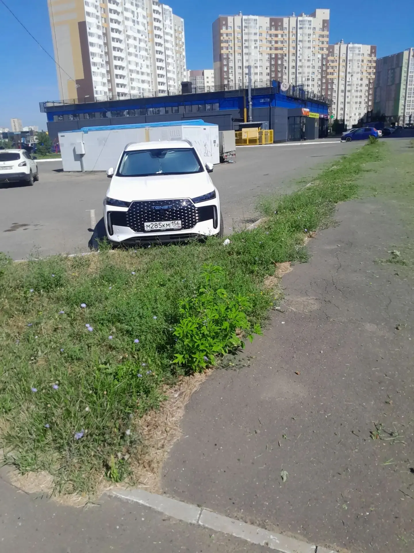 Внимание! Завтра, 14 августа, вдоль парковки будет проводиться покос газонов. Во избежа...