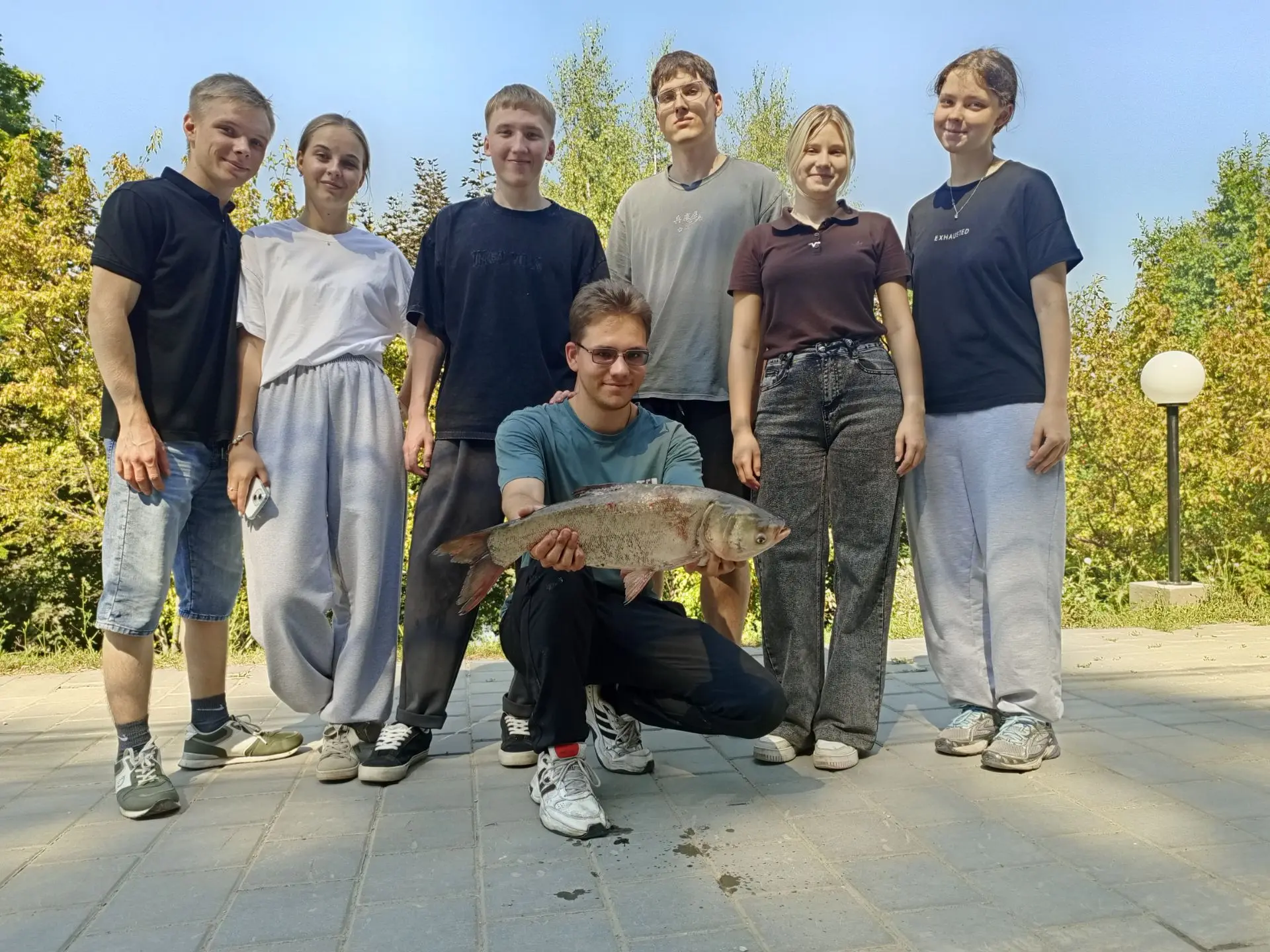 Чем заняться молодёжной группой в выходной ? Лучше чем устроить погоню за толстолобом ,...