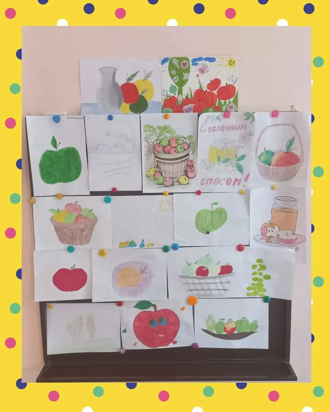 🍎 В нашей группе "Пчёлки" сегодня настоящее яблочное царство!