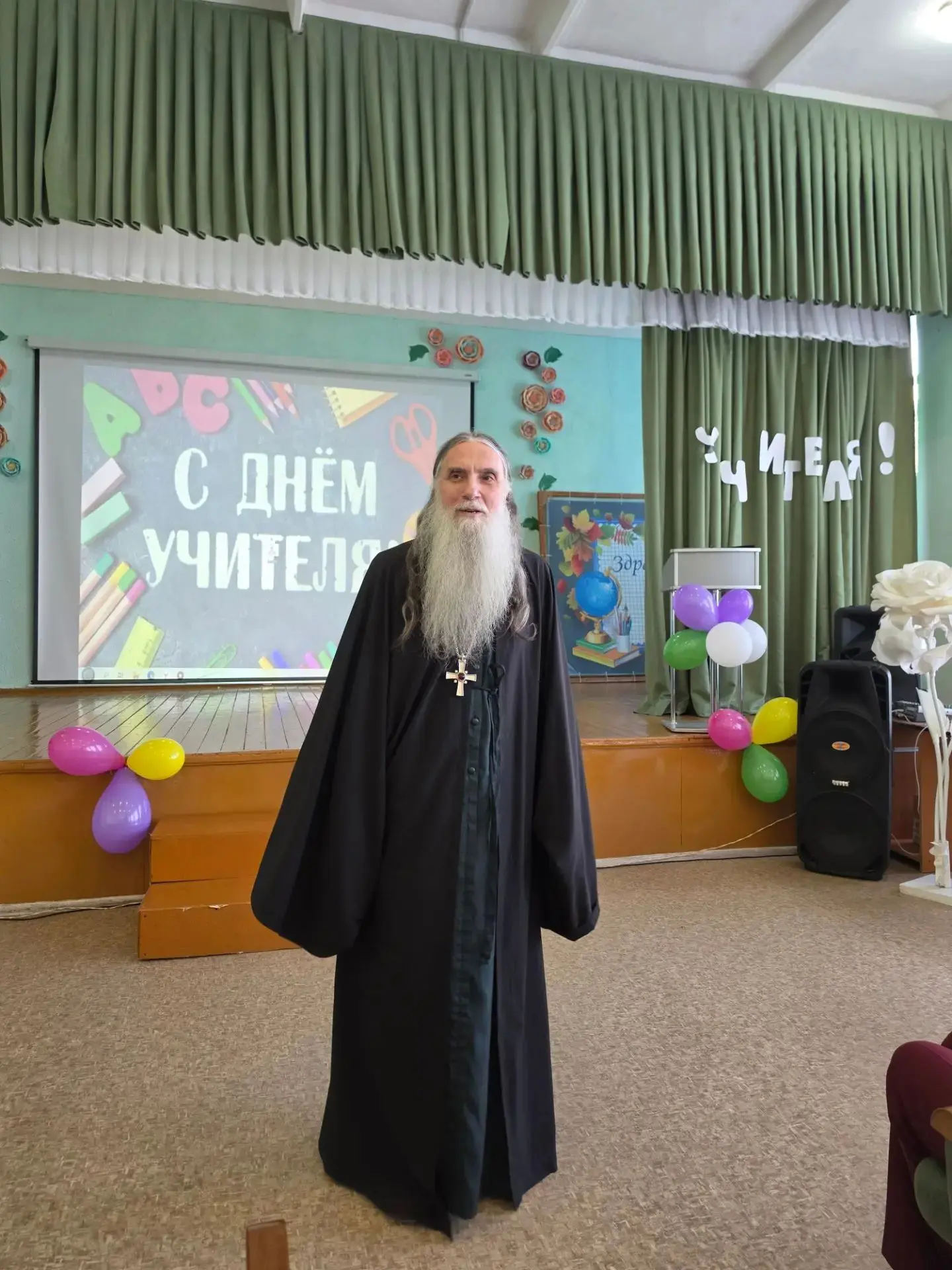 В День учителя священнослужители Симферопольского городского церковного округа совершил...