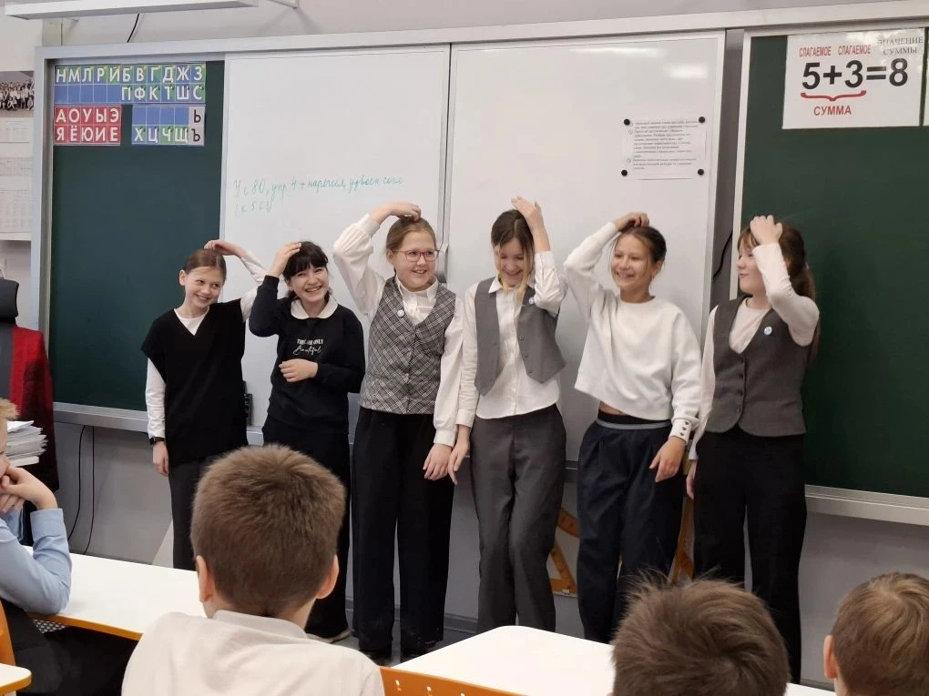 В гостях у 4 «А» — настоящий поэт! 📚✨  2 марта в 4 "А"  классе произошло по-настоящему волшебное соб