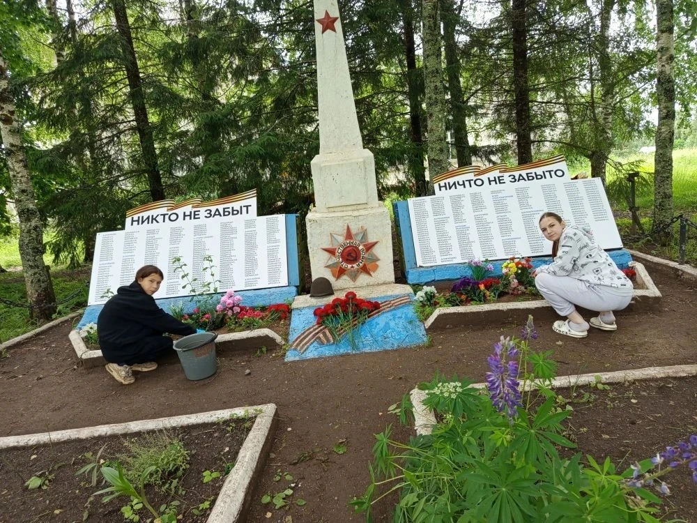 📌17 июня отряд «Трудяги» трудового лагеря работал у памятника воинам-землякам, погибшим во время Ве