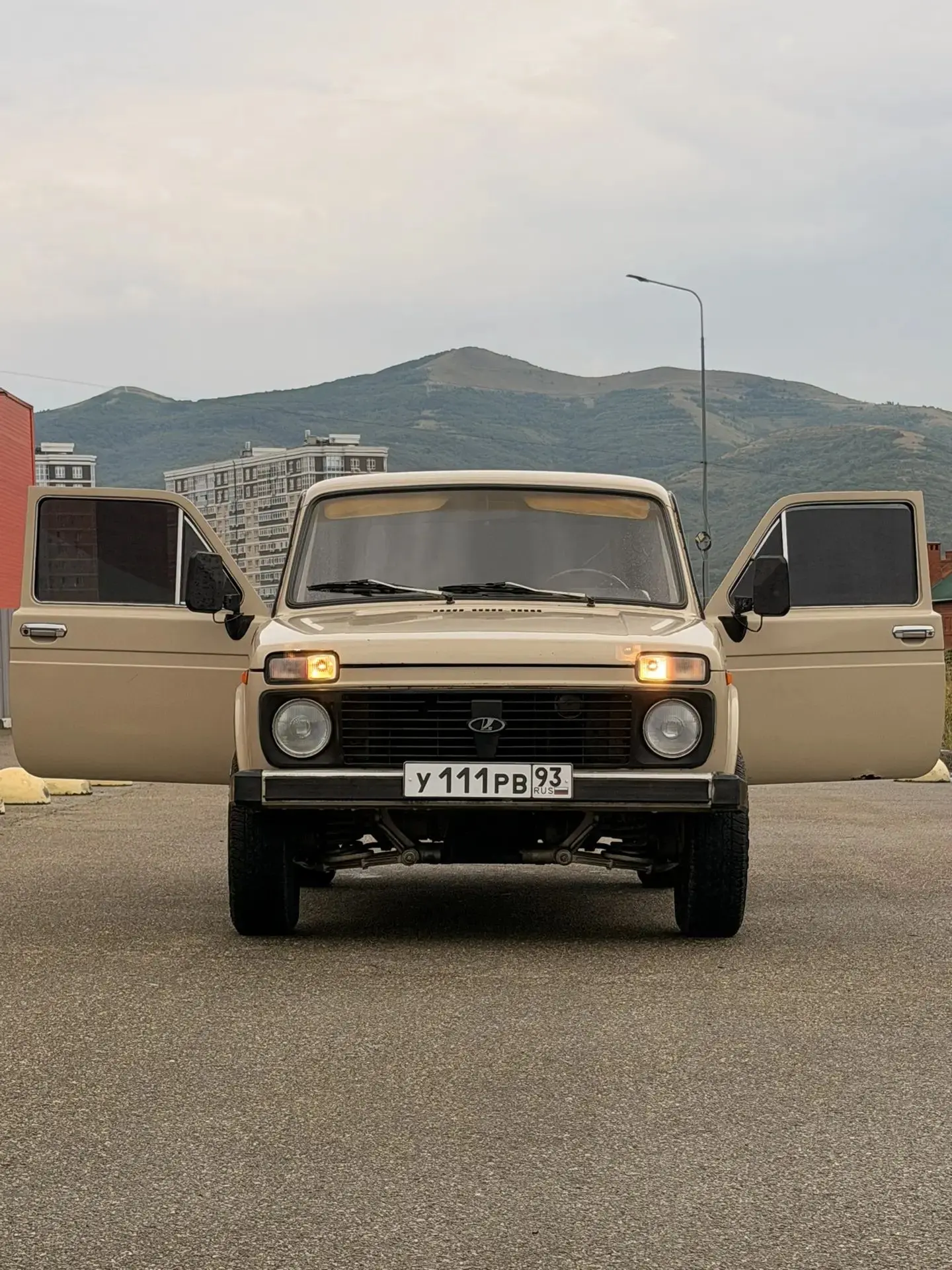 ПРДАЮ ВАЗ 2121 , 1985 г.в
Полностью обслужен, нареканий никаких НЕТ.
Коробка 4ст, без хрустов , выле
