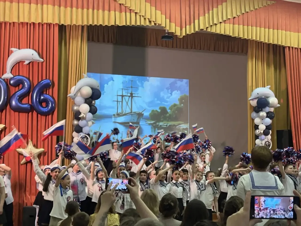 Торжественное событие в жизни наших учеников! 🎉  📚 В нашей школе состоялся выпускной бал для учащихс