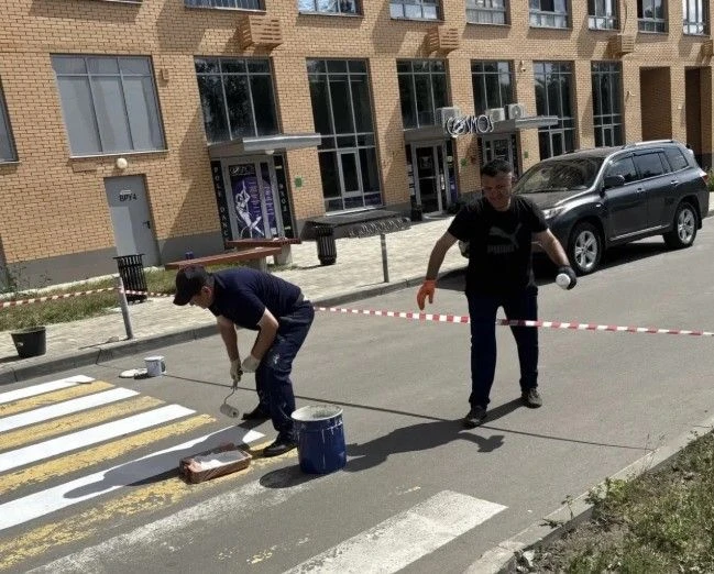 🏢 Благоустройство придомовых территорий включает в себя разнообразные виды работ, в том числе озеле