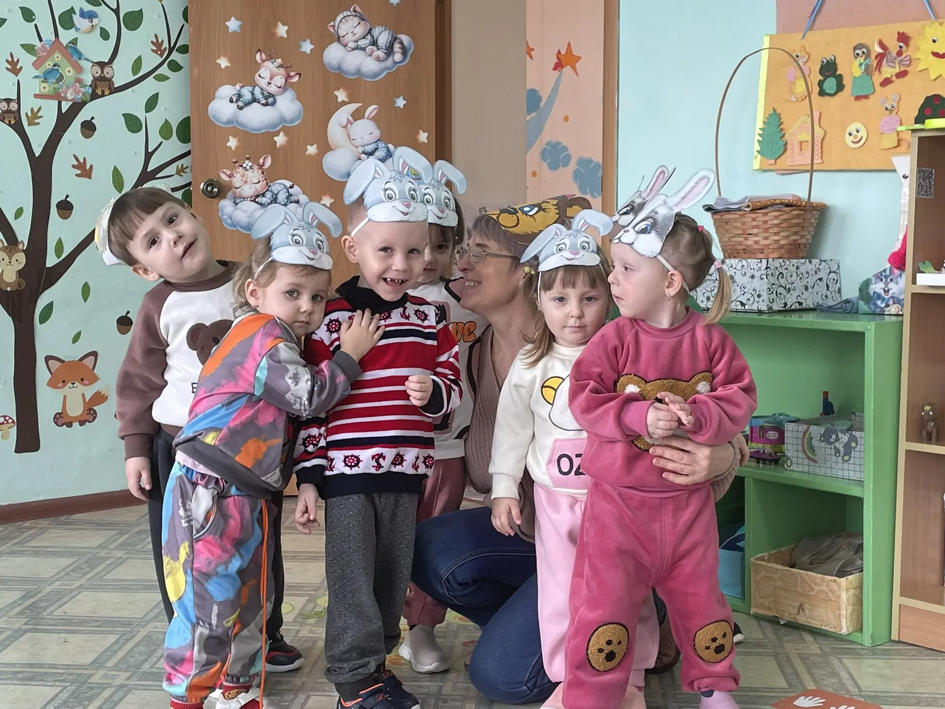 В нашей младшей группе каждый день — весёлое приключение! Наши малыши превращаются в за...
