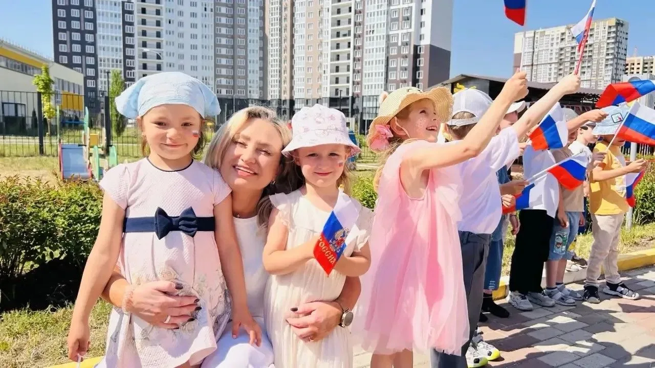 «РОССИЯ - ЭТО МЫ!»🇷🇺
Сегодня празднование Дня России в нашем корпусе «Планета СТЕМ» началось с гим