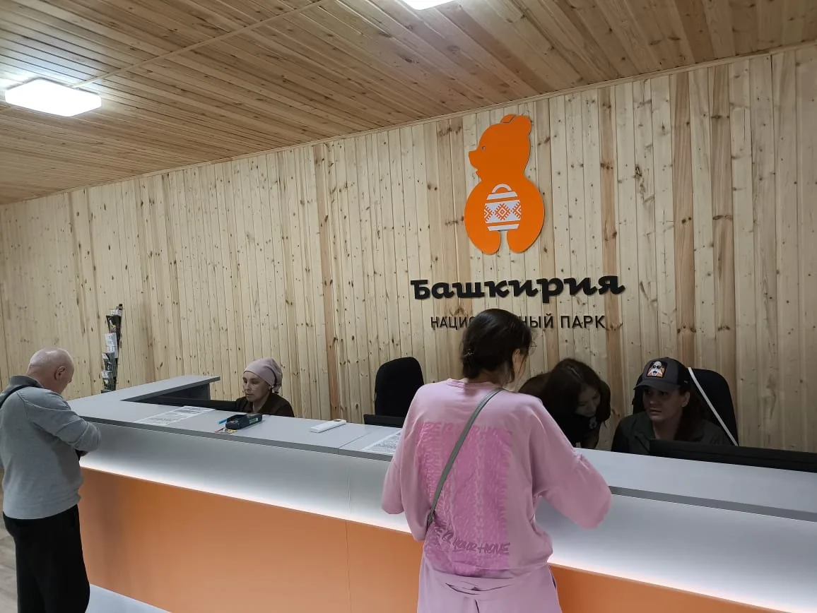 Открыли контрольно-пропускной и информационный пункт на втором посту по пути к турбазам...