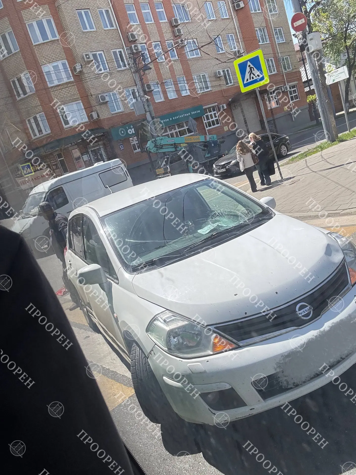 #нампишут  Рядом с остановкой Банк Русь кого то сбили  Хотите поделиться историями, фото или просто 