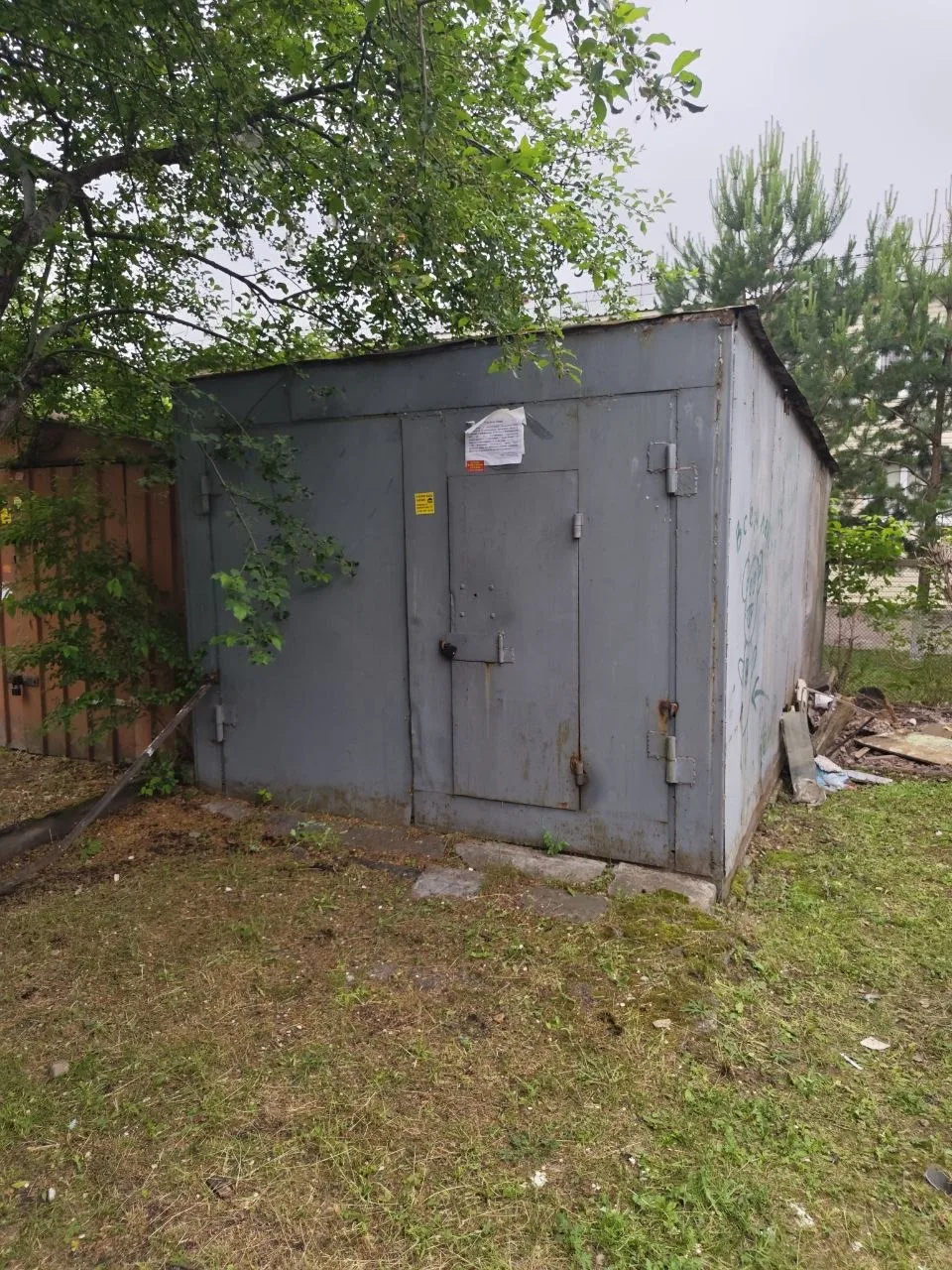Внимание жители Красноярска.

Продам гараж 30 т.р.
6 м. x 2,5 м. x 3 м.

Самовывоз ул.Семафорная
есл