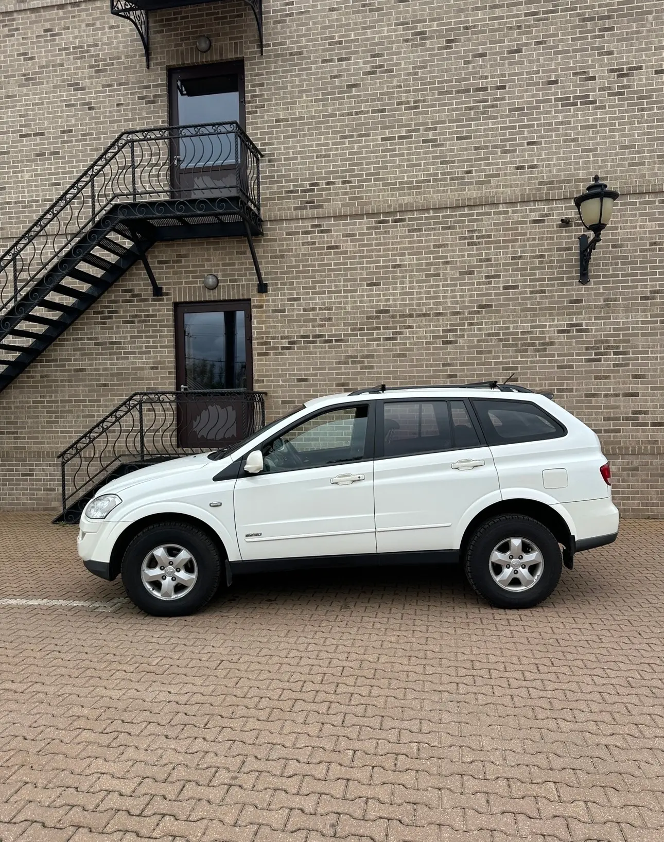 Продам SsangYong Kuron Год 2011. Двигатель 2.3 БЕНЗИН . Пробег 185,000 тыс км