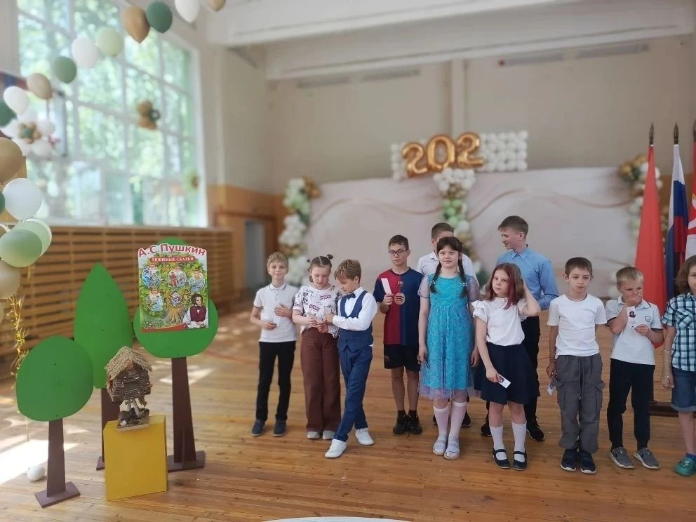 В пришкольном лагере "Созвездие" прошел конкурс чтецов, посвящённый Дню русского языка.