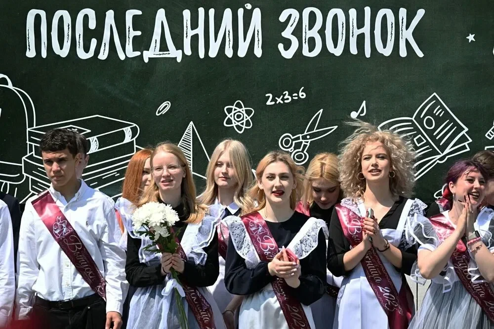 🔔 Сегодня в школах Магнитогорска прозвучал Последний звонок   Сегодня для выпускников Магнитогорска 