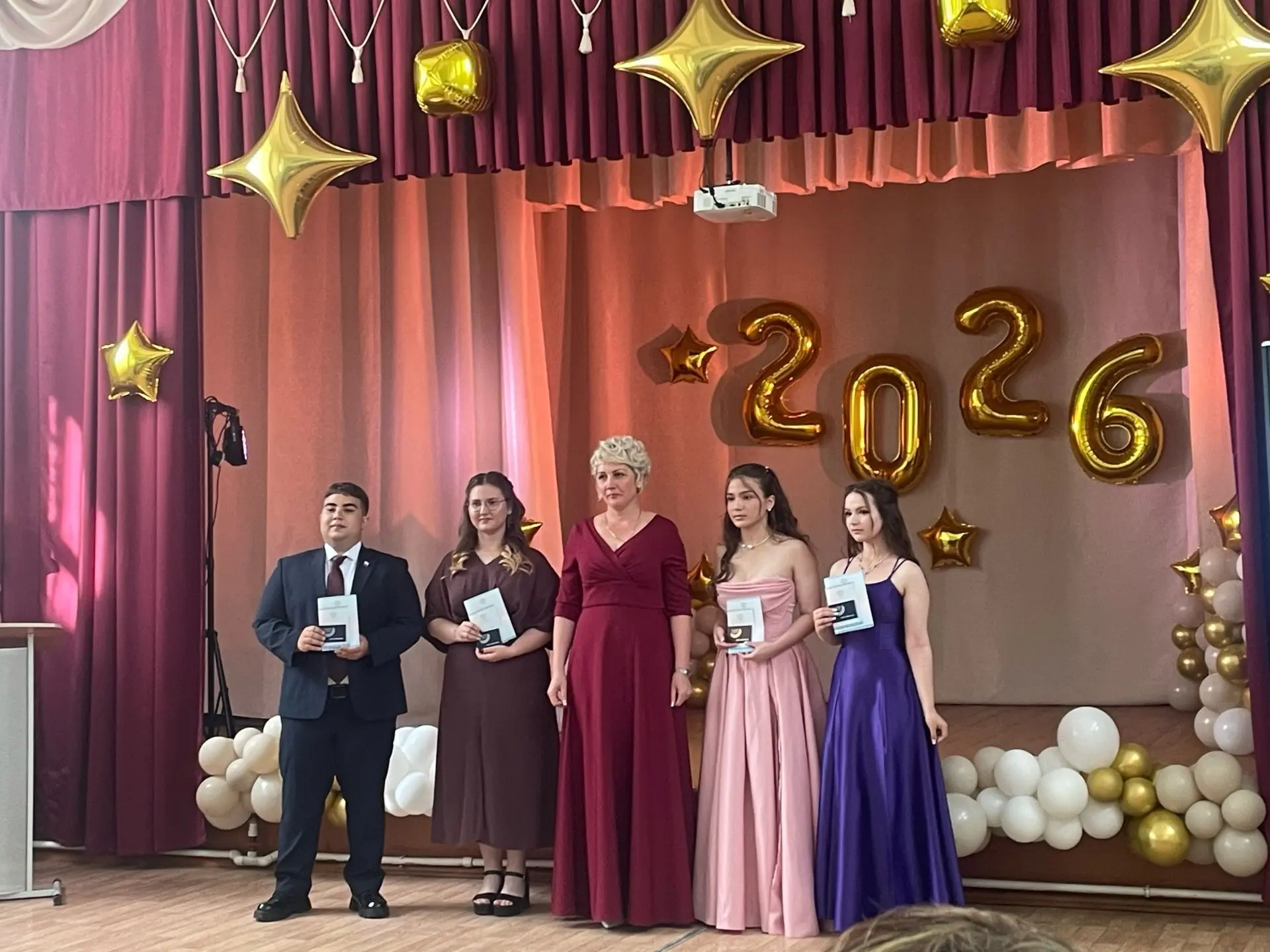 ВЫПУСКНОЙ - 2026💫

27 июня состоялся долгожданный выпускной вечер для 11А класса! 🎊Это был по-наст