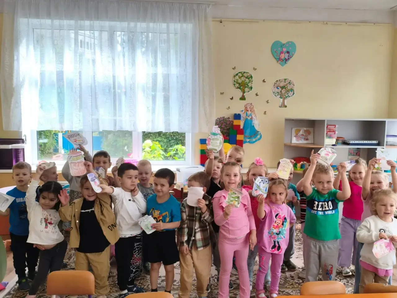 Дети средней группы 4 познакомились с осенней традицией — заготовками на зиму