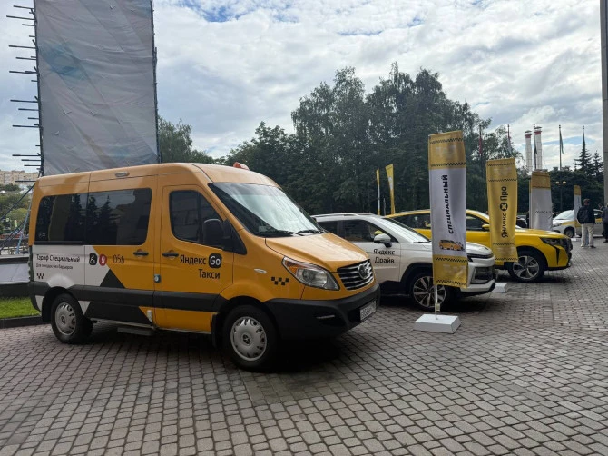 Каждое десятое автотранспортное средство в России оформлено на юрлицо

На 1 июля 2026 года в России 
