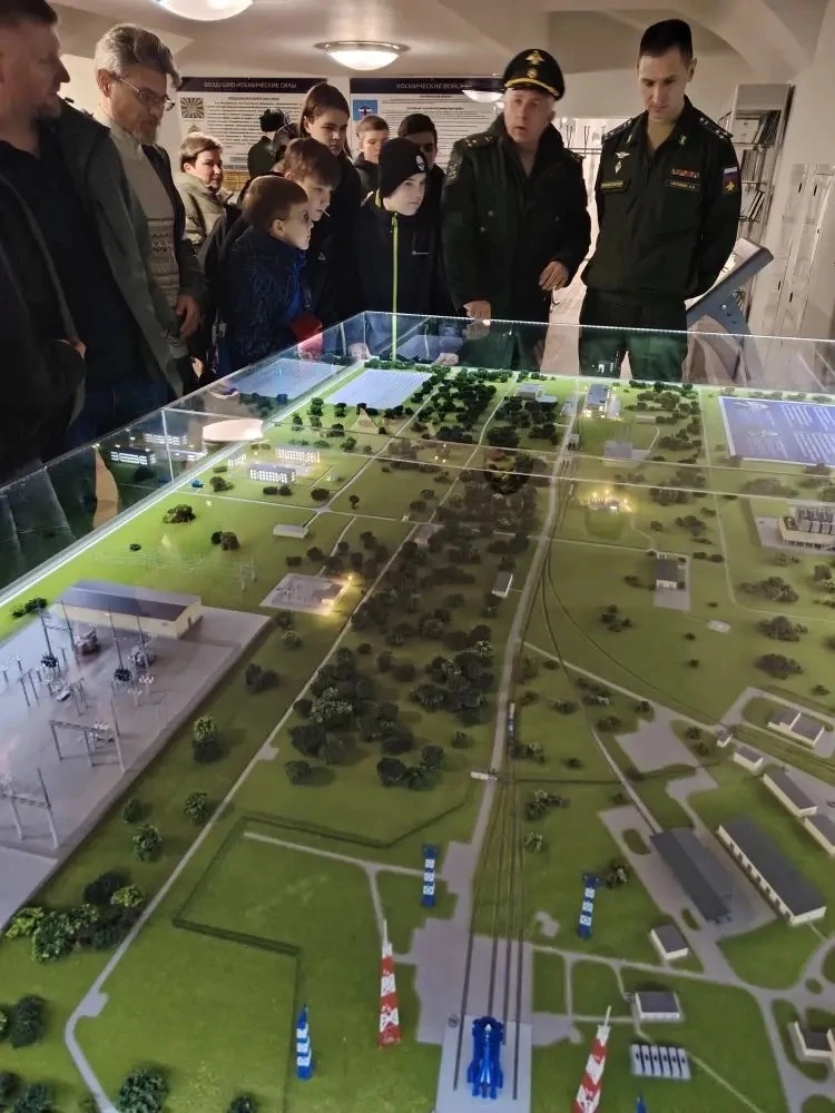 Сегодня группа обучающихся нашей школы (5Б, 5А и 9Б классы) посетили день открытых дверей в Военно-к