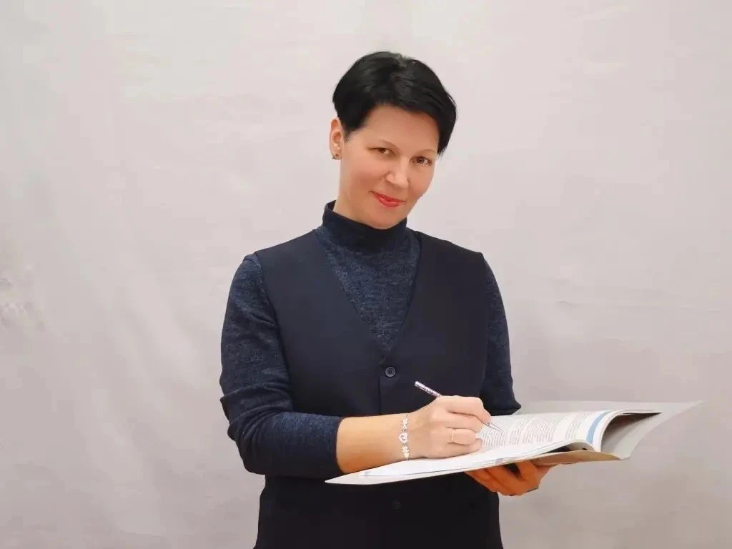 👋А мы продолжаем нашу рубрику «Знакомство с первым учителем»!

✅Сегодня наш герой — Прокофьева Юлия