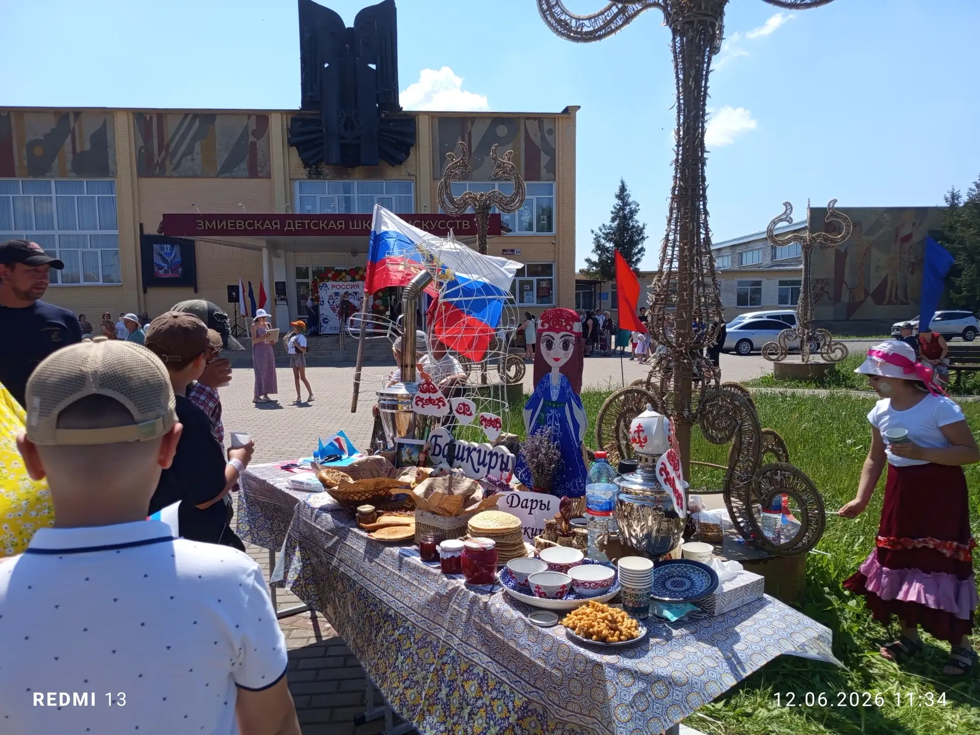В  День России работники Яковлевского КДЦ приняли участие в III -  районном фестивале национальных к