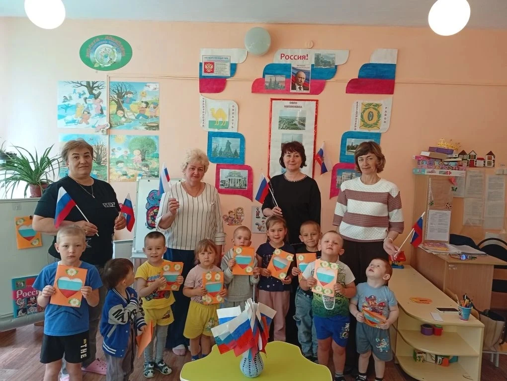 Сегодня  в преддверии праздника, "Дня России', сотрудники ДК с. Неплюевка провели с воспитанниками д