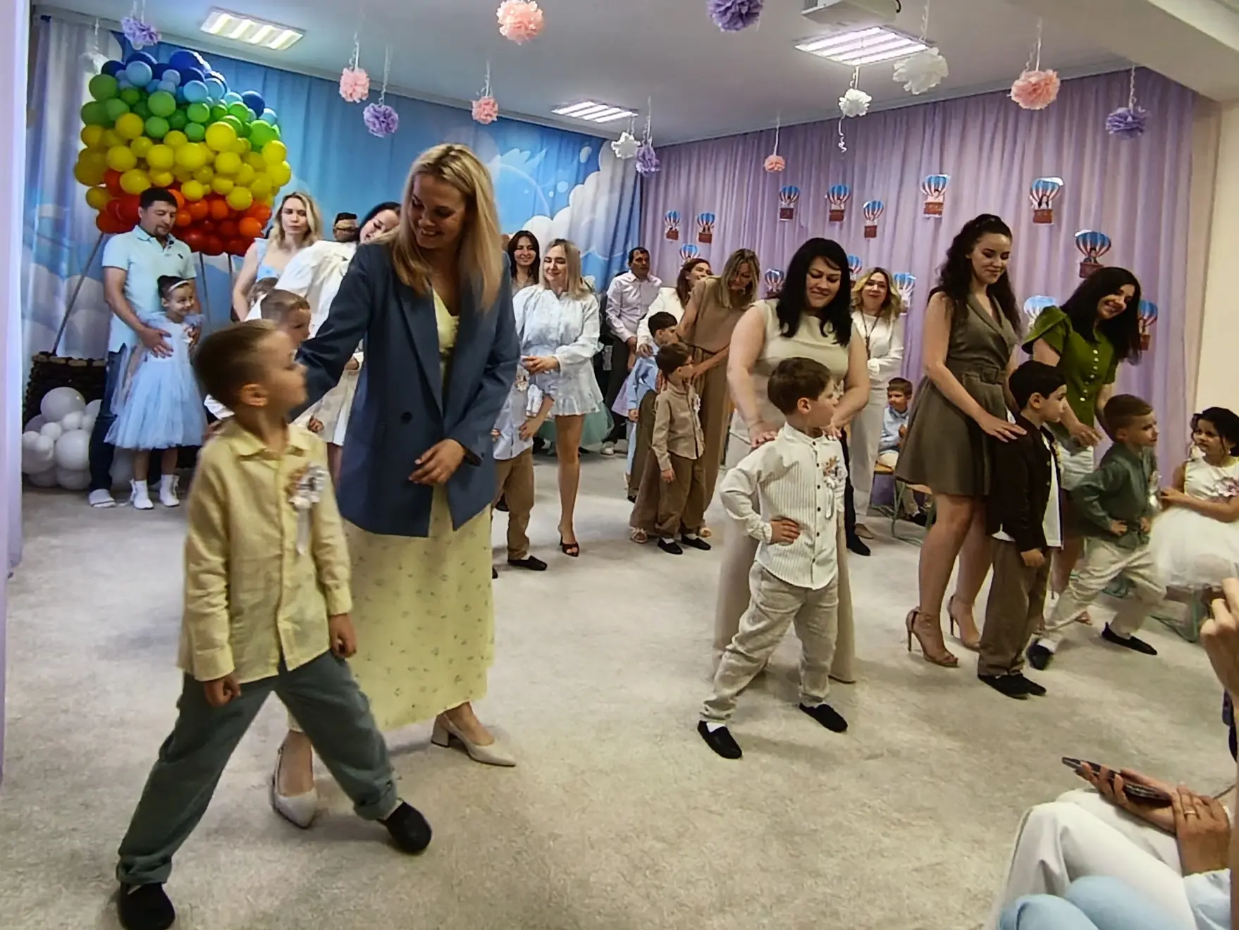 🏠🎤🎼Сегодня состоялся заключительный выпускной бал. 
🎈🎼🎤📚Душевно -трогательно, весело и радост