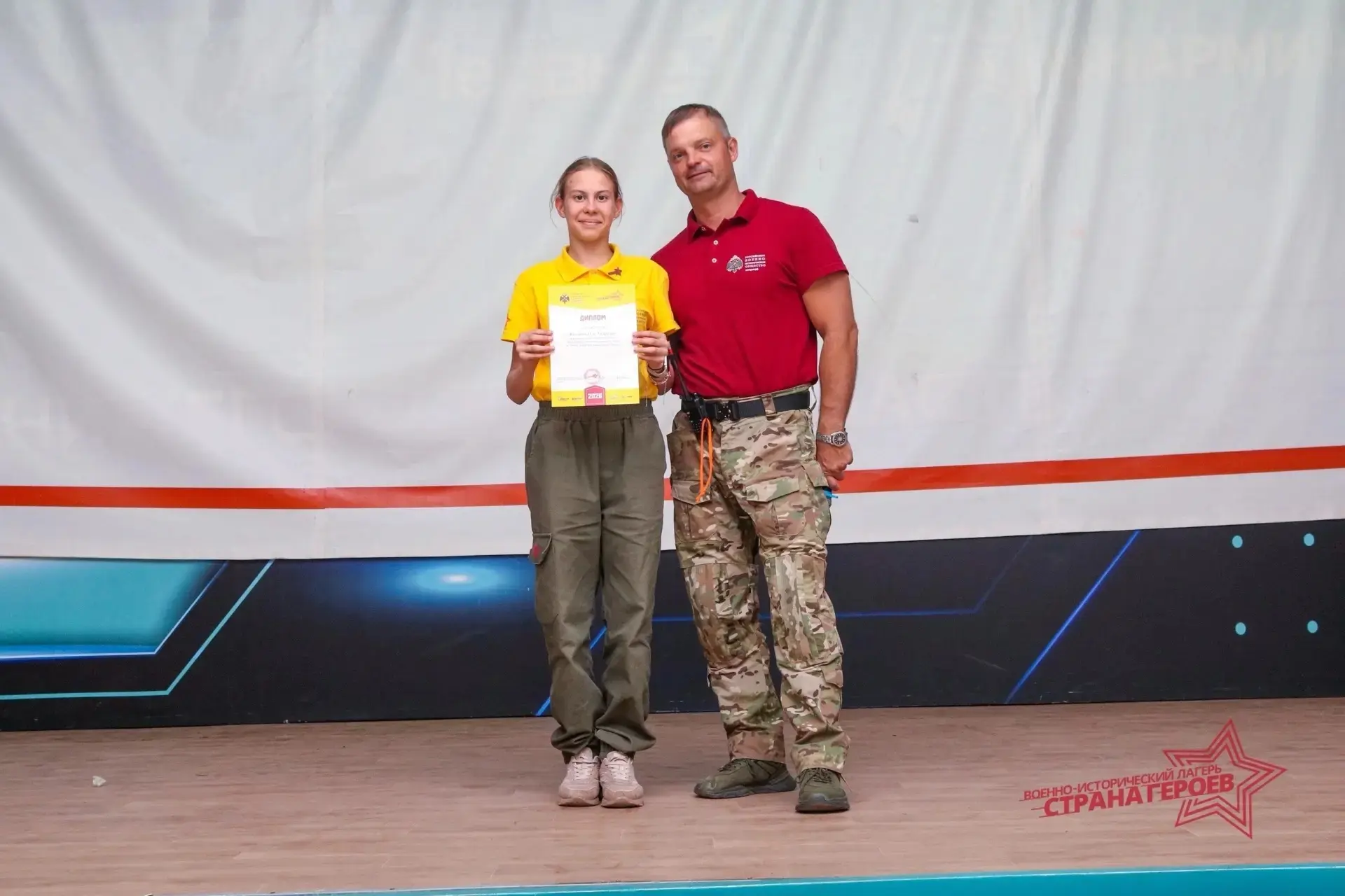 Ученица 6А класса Келейнова Ева начала свои летние каникулы в военно-историческом лагере «Страна гер
