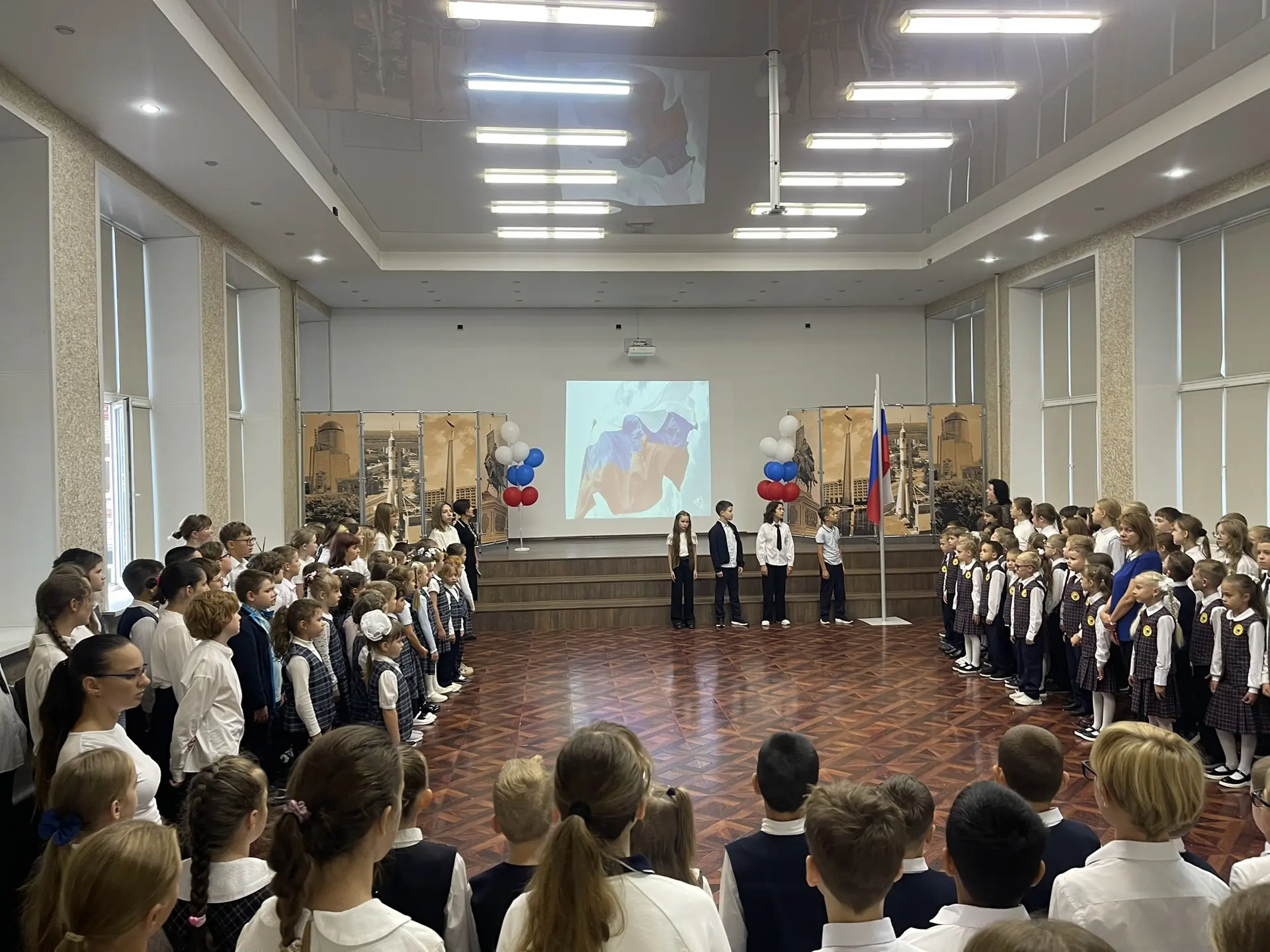 Новая учебная неделя в МБОУ «Школа №144» г.о. Самара началась торжественно и познавател...