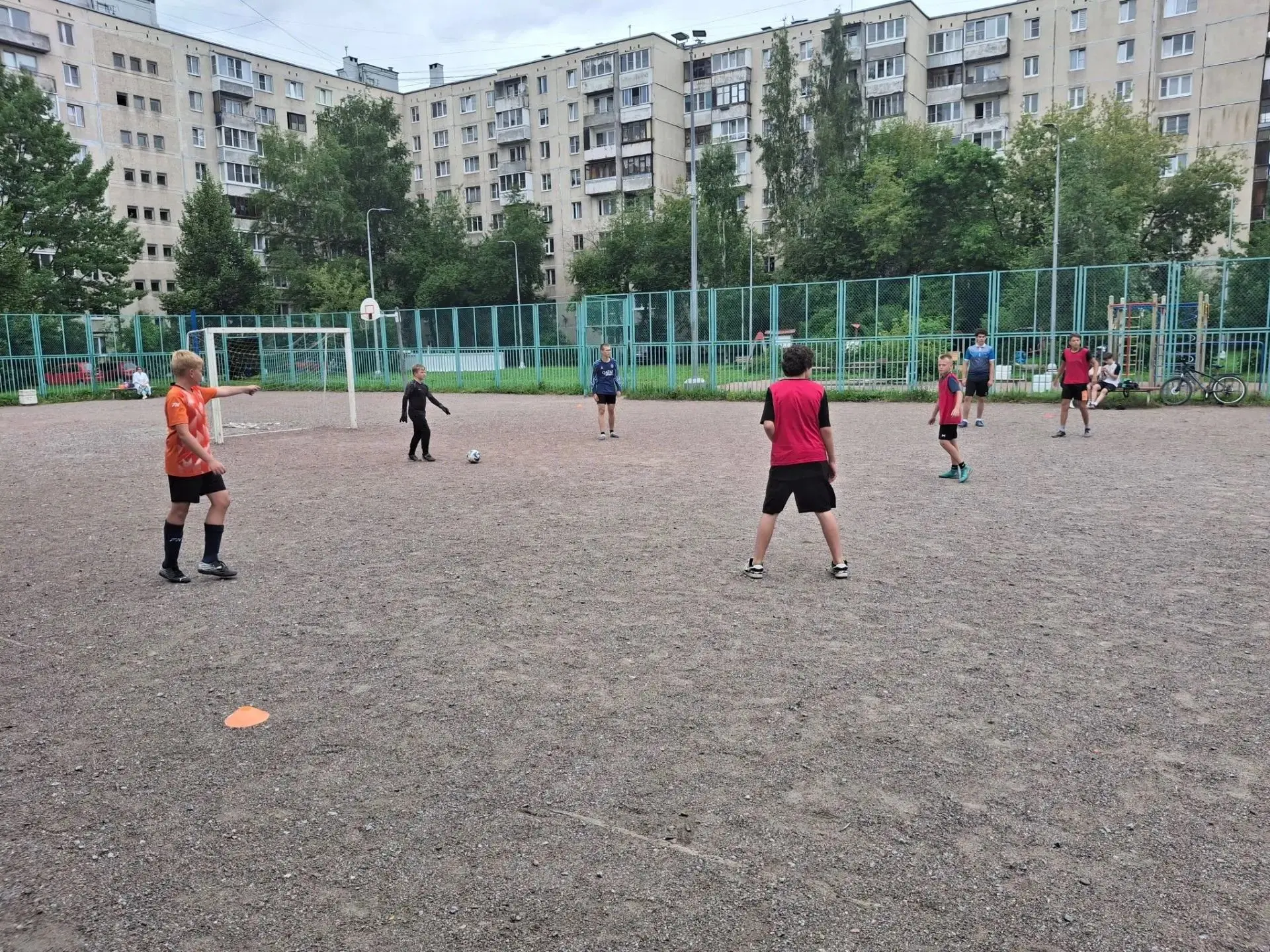 ⚽ Сегодня на внутридворовой площадке по адресу ул. Веры Слуцкой, д. 19 прошел Кубок Кол...