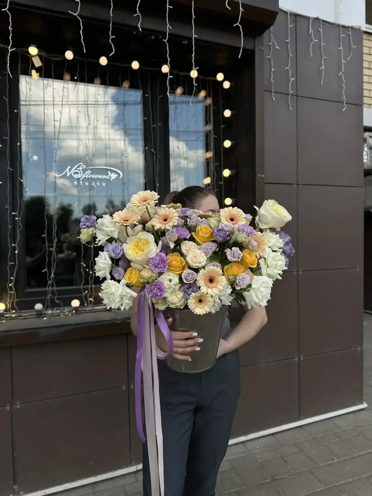 Летнее настроение в каждом цветке 💛💜✨

Нежная авторская композиция, наполненная светом, лёгкостью 