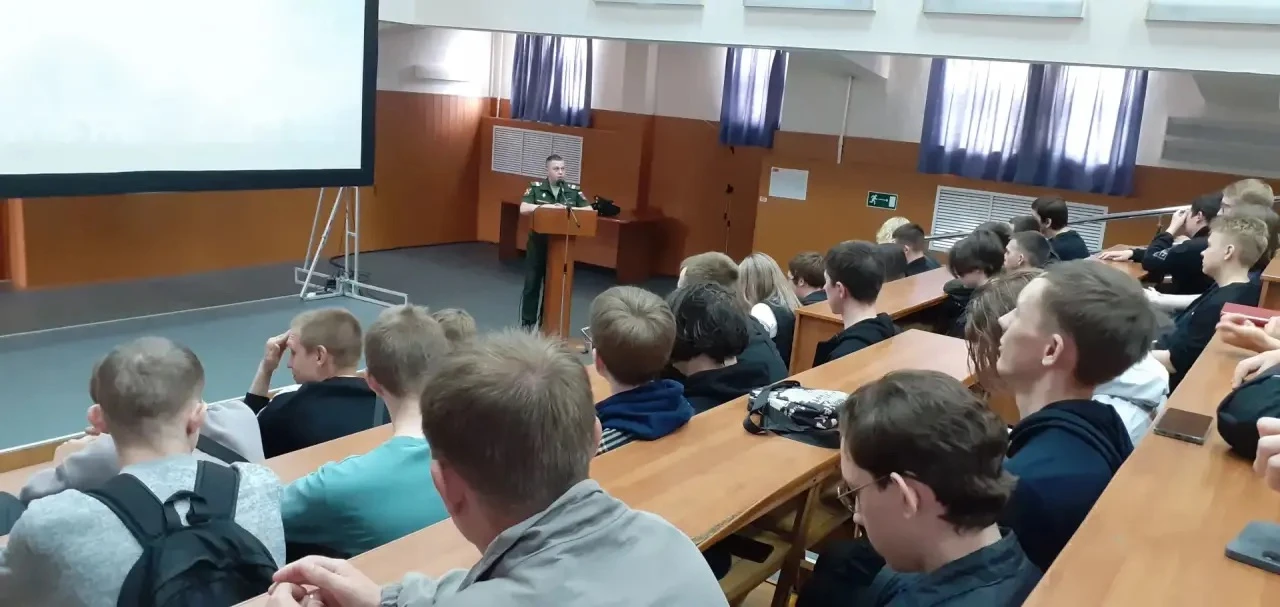 2 июня 2026 года состоялся «УРОК МУЖЕСТВА» для 150 совершеннолетних студентов МРМТ. Перед студентами