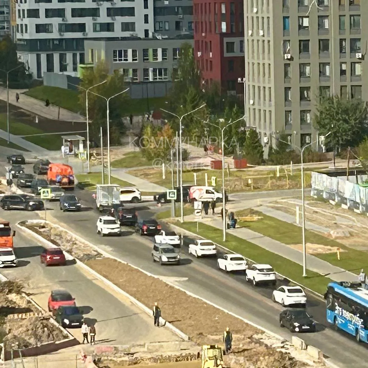 ДТП на перекрестке Бачуринской улицы и Проектируемого проезда. Одна полоса занята, движ...