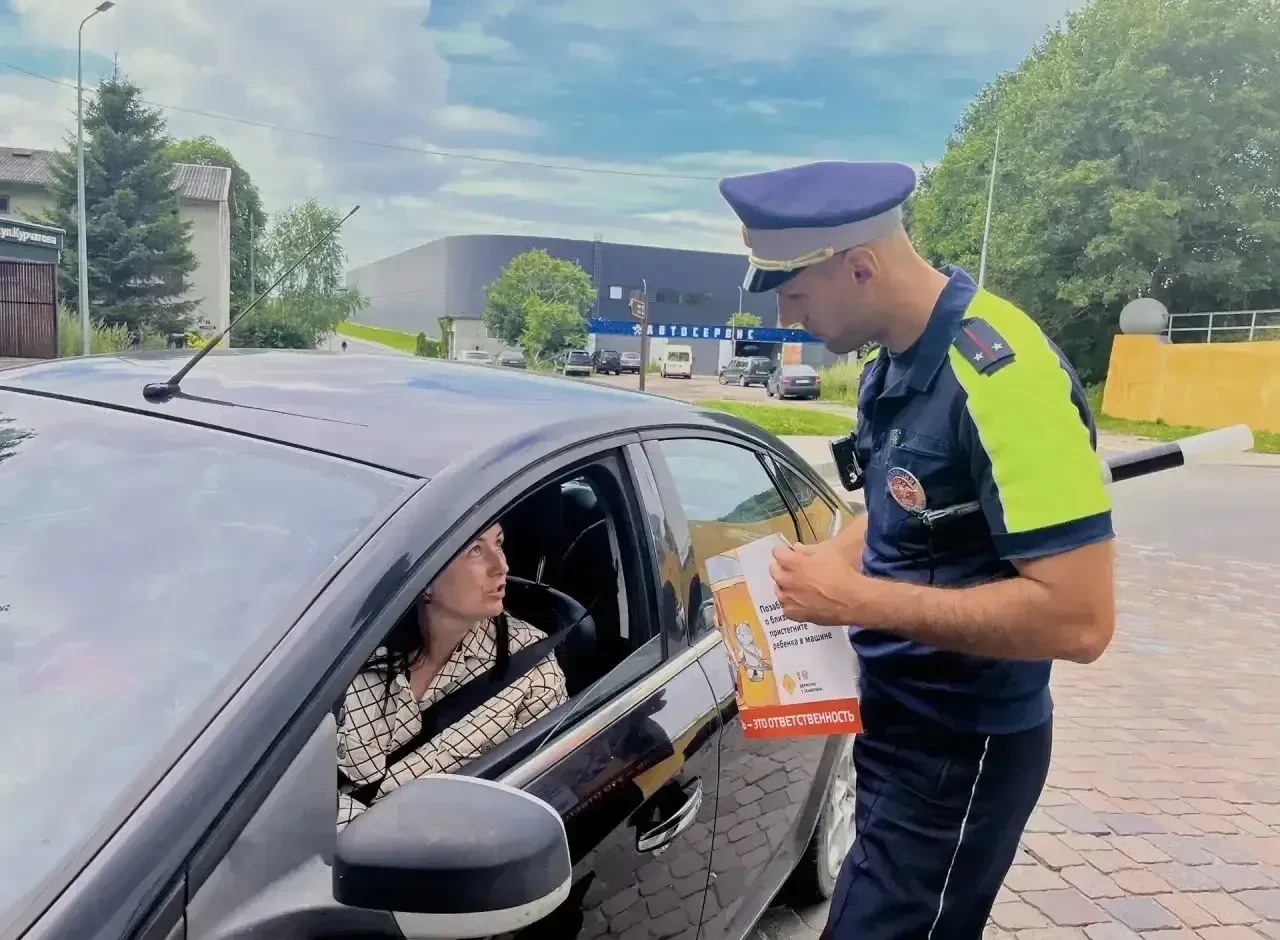 В Черняховске Госавтоинспекция напомнила водителям о важности ремней безопасности и автокресел

В ра