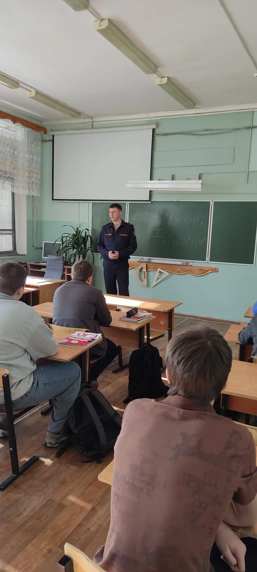 5 марта состоялась профориентационная встреча учащихся 9 класса с сотрудником Росгварди...