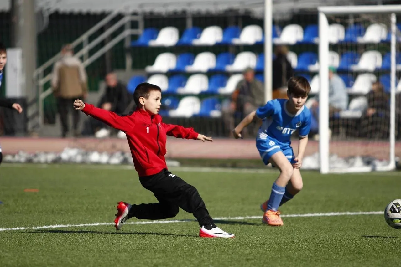 ⚽️ С приходом весны футбол на открытых стадионах возвращается!   ФК «Пас» принимает участие в Winner