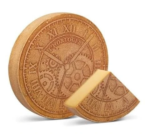 Абсолютная новинка! Знакомьтесь — «Часовщик» (L'Horloger) 🧀🕰️

Его создают в швейцарском регионе Ю