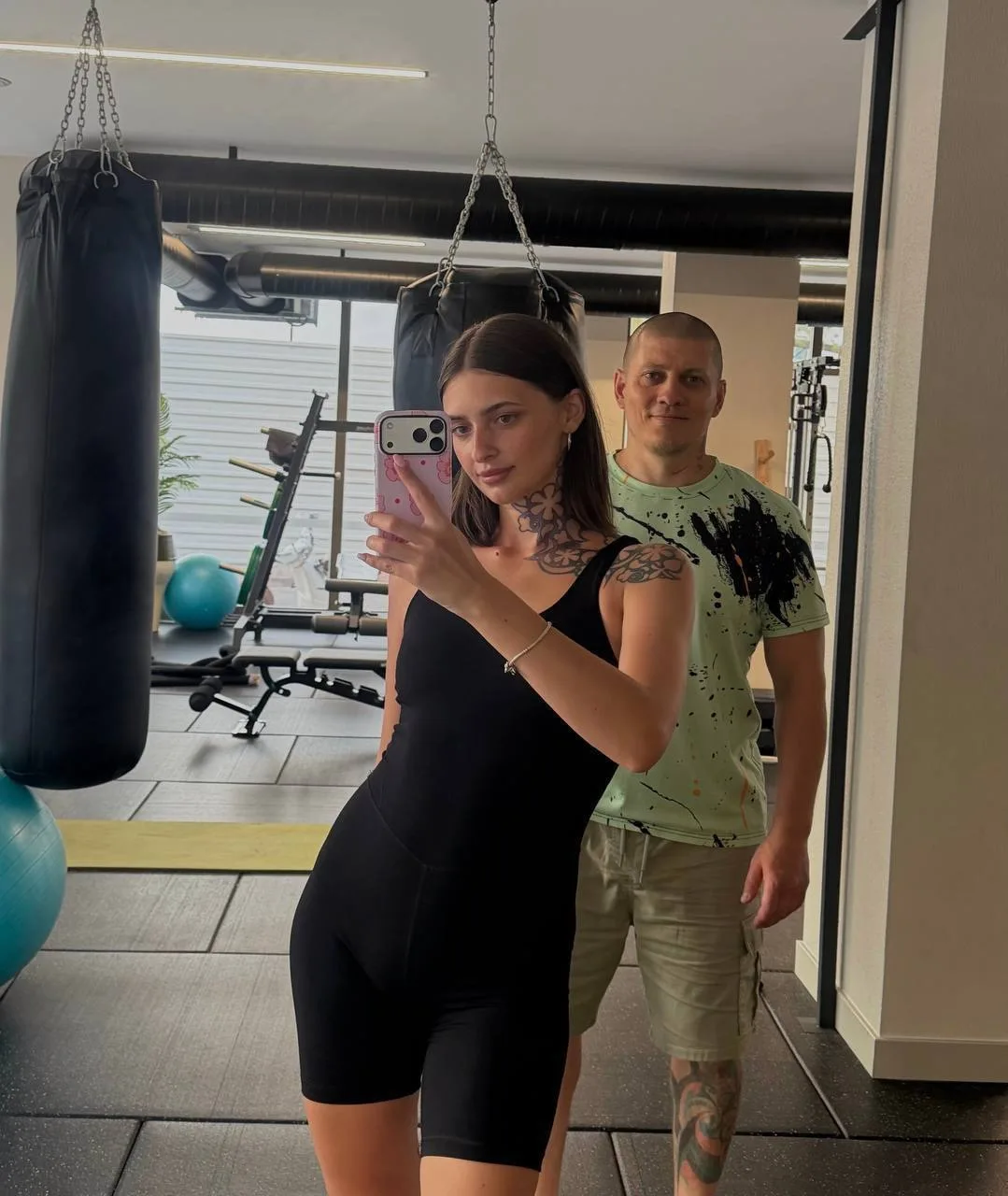 Спорт с нами даже на отдыхе💪🏻

В такой солнечной обстановке держать режим конечно гораздо проще)

