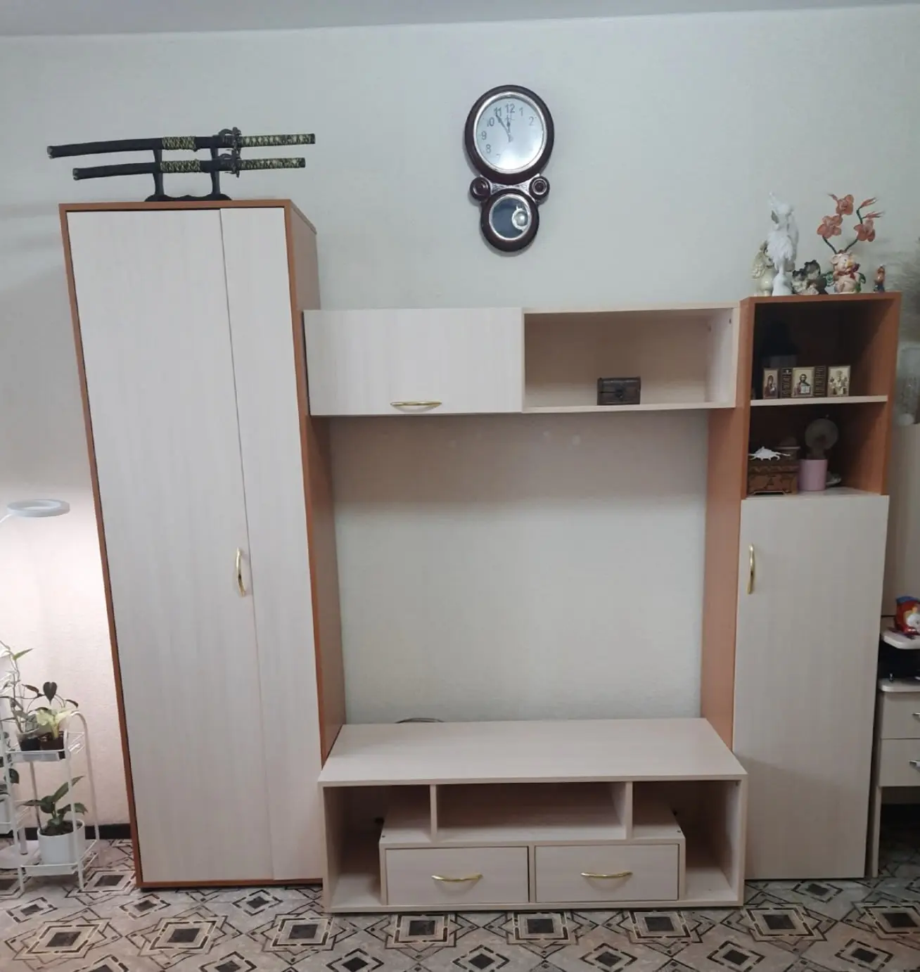 Продам стенку длина 220см. 7000р. Т. 89509765316