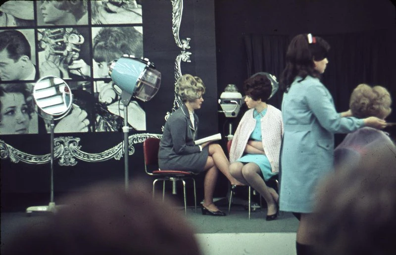 В парикмахерской, Москва, СССР, август 1968 года. Фото: Горкин Виктор Николаевич, фотог...