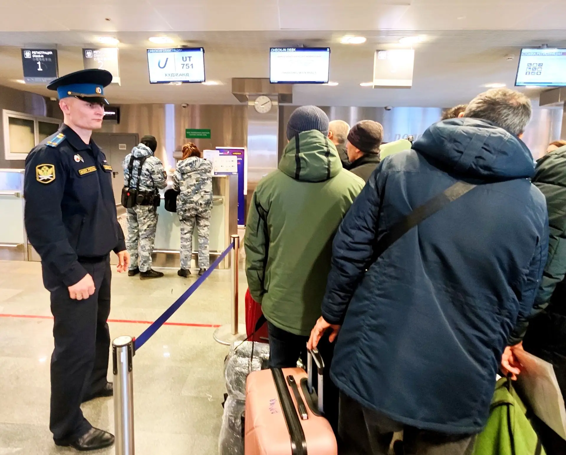 📌 Судебные приставы Тюменской области выдворили 609 нелегальных мигрантов

За первое полугодие 2026