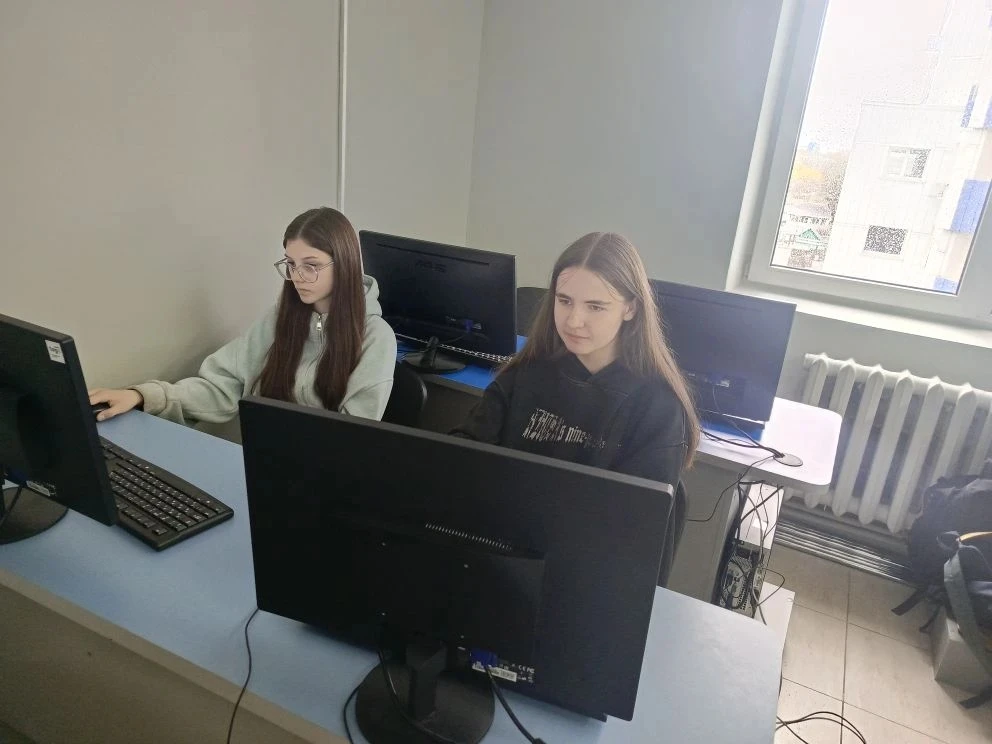 🚀 В мире 3D-моделирования! Ученики 7 «В» класса вместе с классным руководителем Хоменковой Мариной В