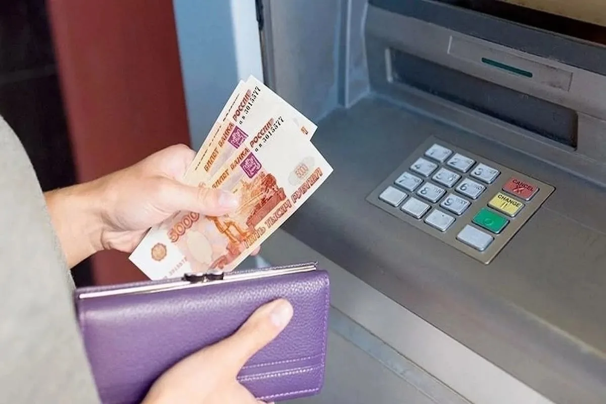 Банковская система оказалась в шоке: из неё было выведено около 200 миллиардов рублей  Перестройка в