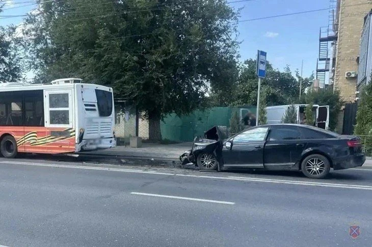 Смертельная авария произошла на проспекте Маршала Жукова в Дзержинском районе Волгограда.
