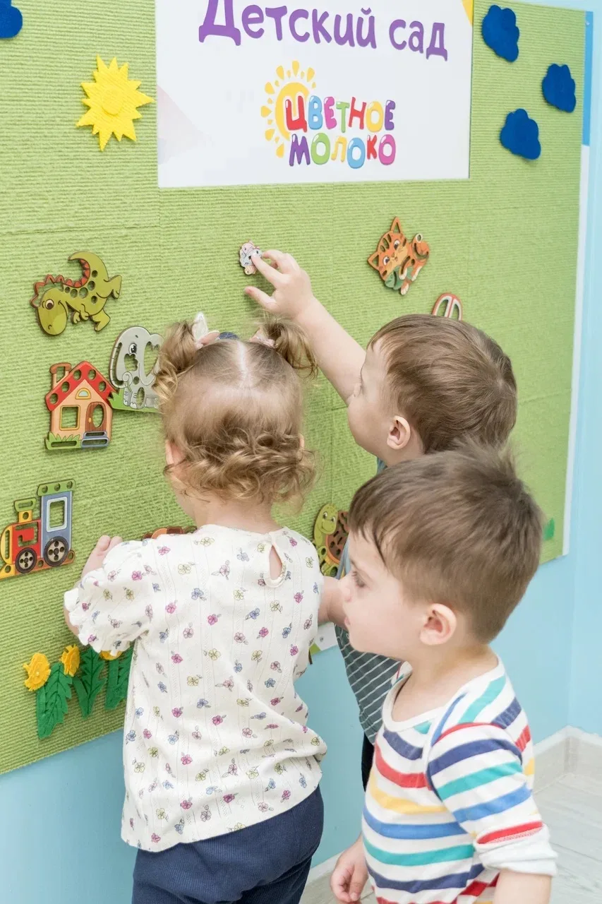 Каждый год в «Цветном молоке» случается трогательный момент: наши малыши из ясельной гр...