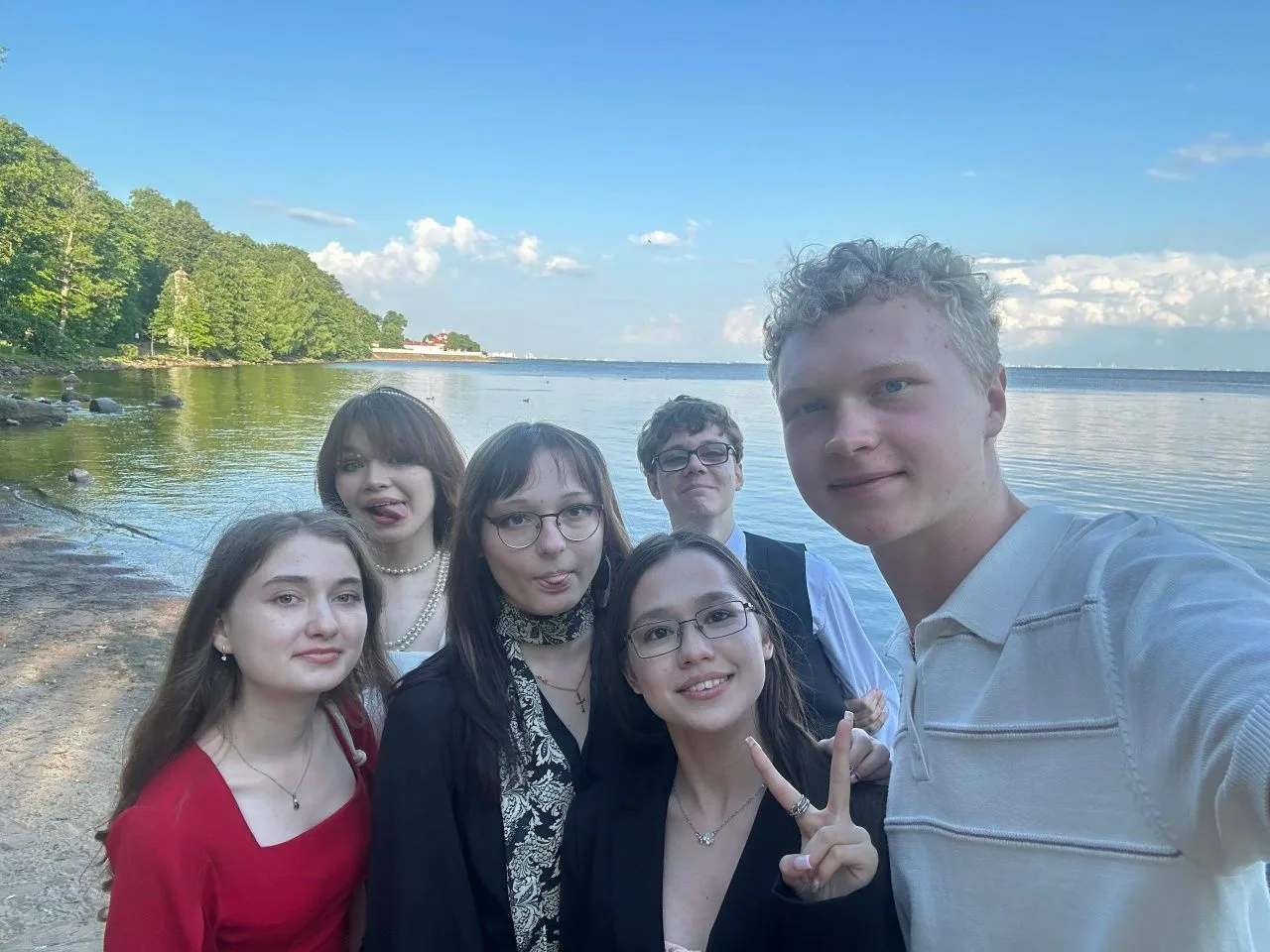 🌟Бал медалистов в Петергофе🌟
⚡️30 июня в величественном Петергофе состоялся грандиозный Бал медали