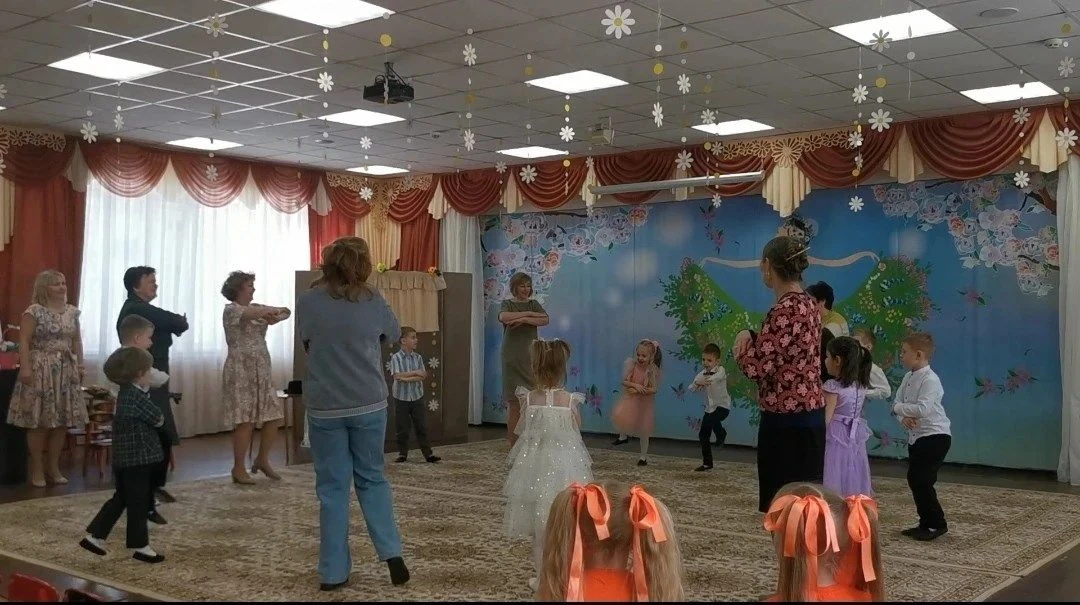 В группе "Солнечные лучики" прошёл утренник, посвящённый первому весеннему празднику, 8...
